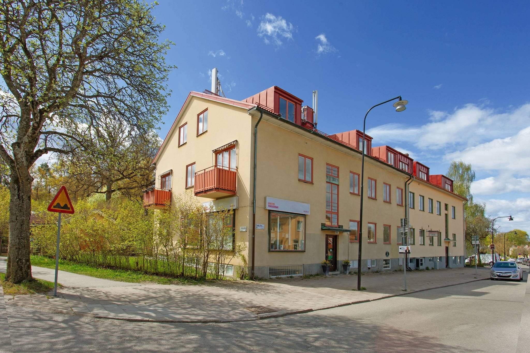 Byggnaden vid Ängby torg i Bromma